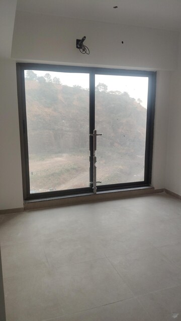 Room in 2 BHK Apartment at Kanakia Silicon Valley, Powai – for Rent