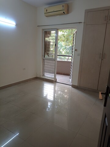Room in 2 BHK Apartment at Ahinsa Khand 1 – for Rent