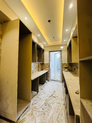 Building Lobby in 4 BHK Builder Floor at Sushant Lok 3, Sector 57 – for Sale