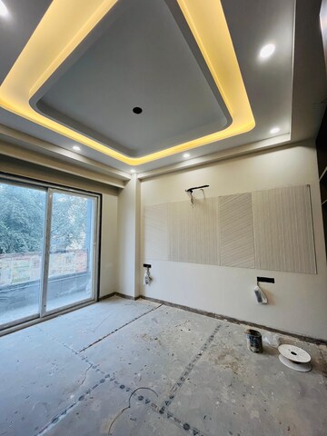 Room in 4 BHK Builder Floor at Sushant Lok 3, Sector 57 – for Sale