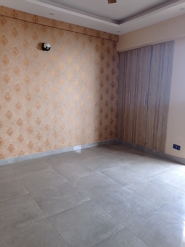 Room in 2 BHK Apartment at Vaibhav Khand – for Rent