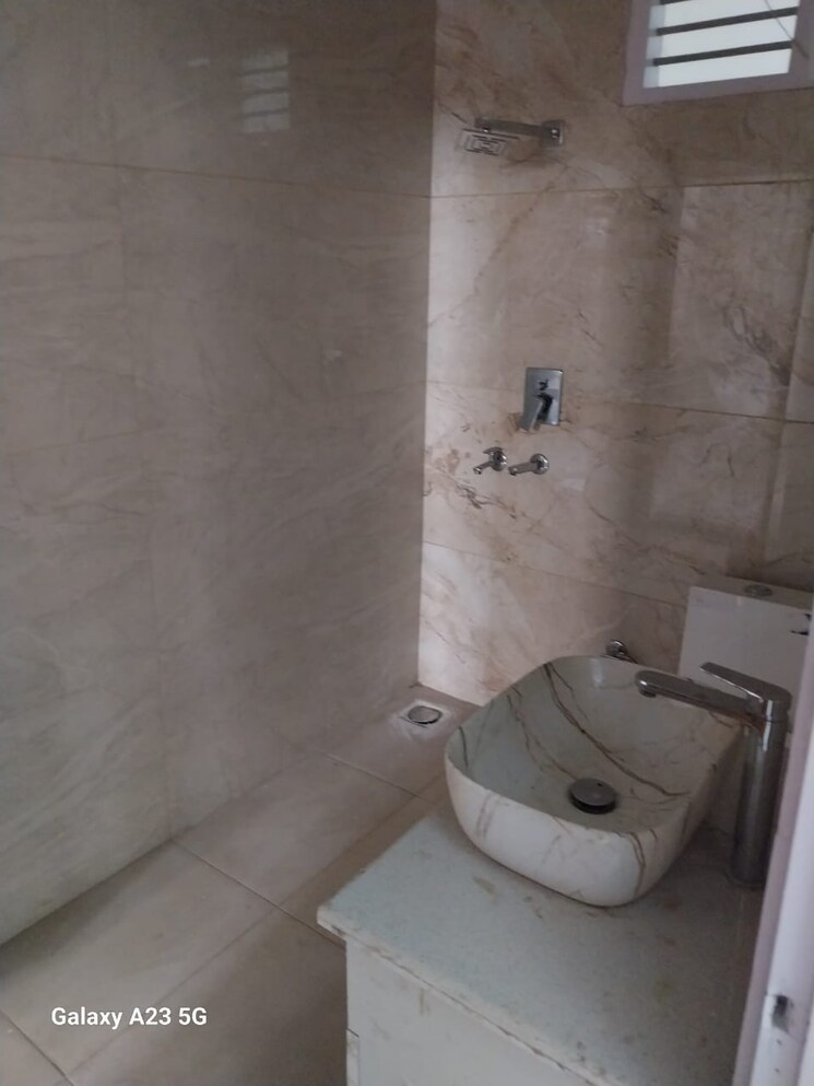 Bathroom, sai-kunj-new-palam-vihar 2 Bedroom 788 Sq.Ft. Builder Floor In New Palam Vihar Phase 3 Gurgaon 8048647