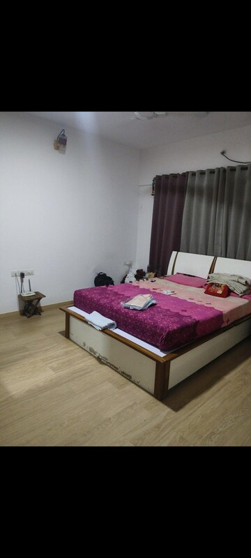 Bedroom in 2 BHK Apartment at Sheth Vasant Oasis, Andheri East – for Rent
