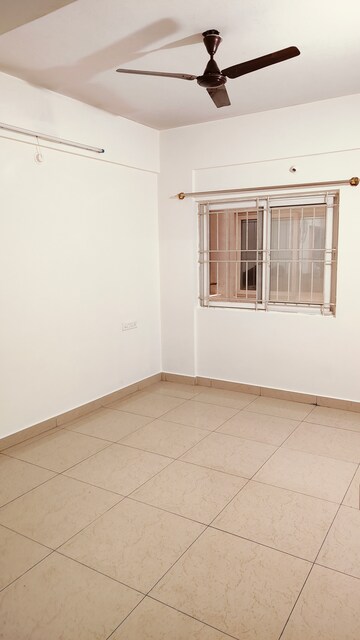 Room in 2 BHK Apartment at SM Arcade Byrasandra, Byrasandra – for Rent