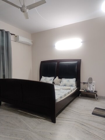 Living Room in 2 BHK Builder Floor at Sector 42 – for Rent