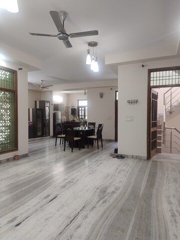 2 BHK Builder Floor For Rent in Sector 42