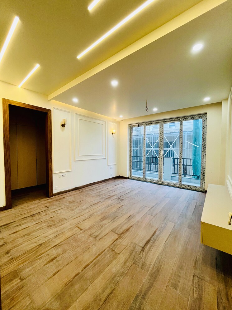 Master Bedroom, ss-mayfield-gardens 4 Bedroom 2100 Sq.Ft. Builder Floor In Sector 51 Gurgaon 8048750