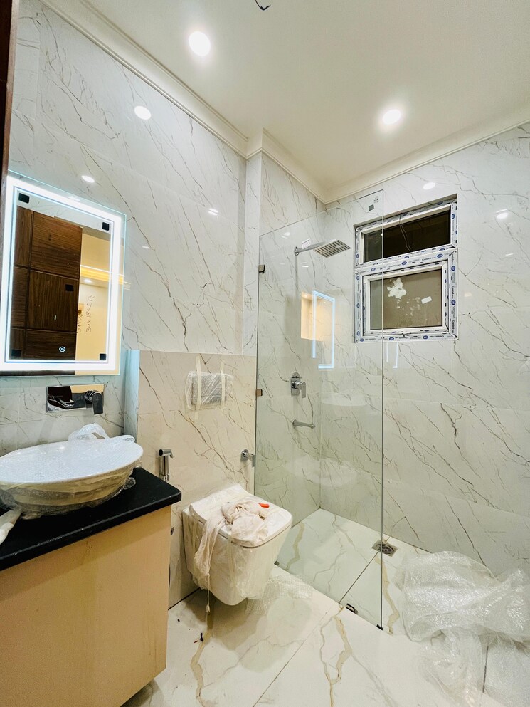 Bathroom, ss-mayfield-gardens 4 Bedroom 2100 Sq.Ft. Builder Floor In Sector 51 Gurgaon 8048750