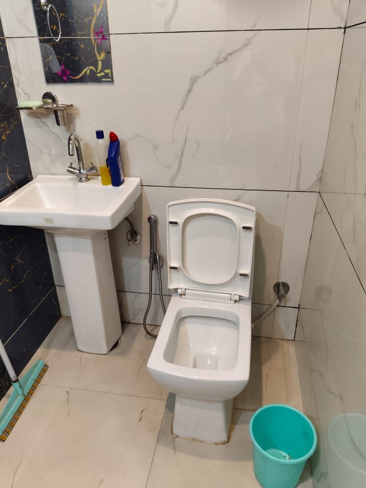 Bathroom, sahastradhara road 1 Bedroom 750 Sq.Ft. Apartment In Sahastradhara Road Dehradun 8048793