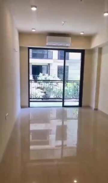 Room in 2 BHK Builder Floor at Lodha Sterling, Kolshet Road – for Sale