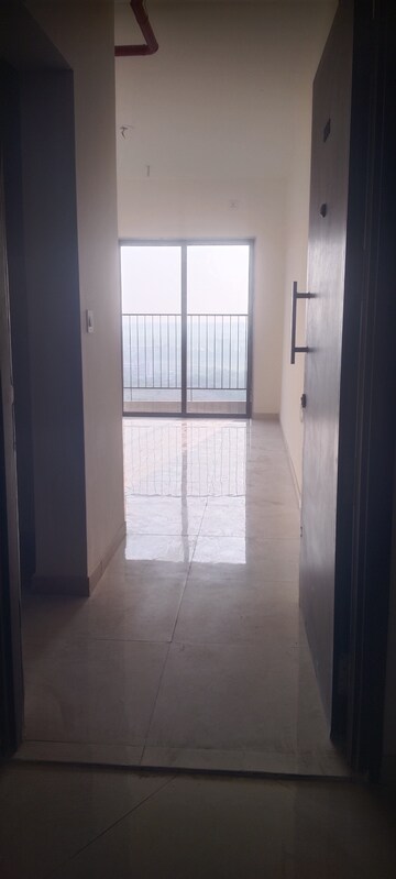 Room in 2 BHK Apartment at Sunteck Maxxworld, Naigaon East – for Rent