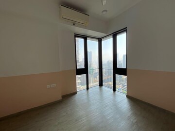 Room in 3 BHK Apartment at Lodha The Park, Worli – for Rent