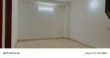 Room in 2 BHK Builder Floor at Cosmos Floors, Sector 52 – for Rent