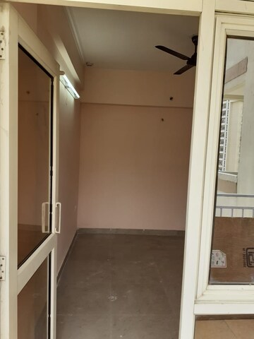 2.5 BHK Apartment For Rent in Supertech Ecociti, Sector 137