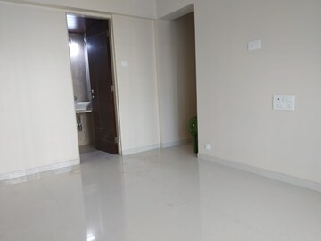 Room in 2 BHK Apartment at Kabra Paradise, Andheri West – for Rent