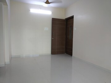 Room in 2 BHK Apartment at Kabra Paradise, Andheri West – for Rent