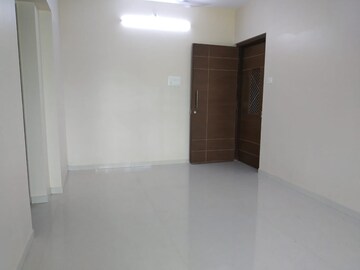 Room in 2 BHK Apartment at Kabra Paradise, Andheri West – for Rent