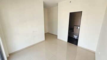 Furnished Amenities in 2 BHK Apartment at Lodha Vista, Lower Parel – for Rent
