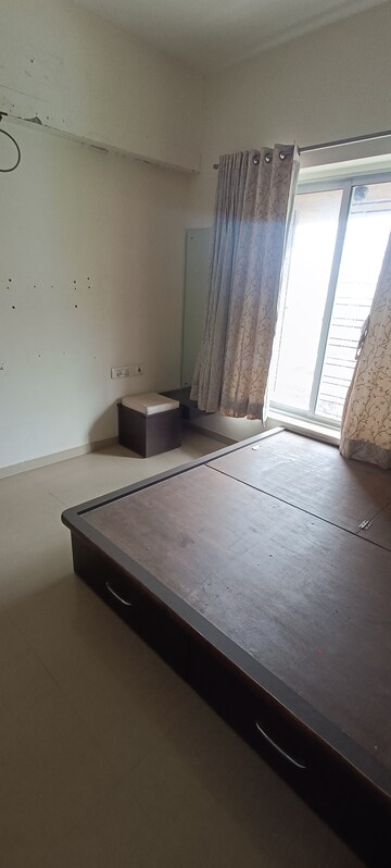 Room in 2 BHK Apartment at Kalpataru Hills, Manpada – for Sale