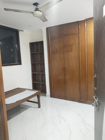 Room in 2 BHK Builder Floor at Pushp Vihar – for Rent