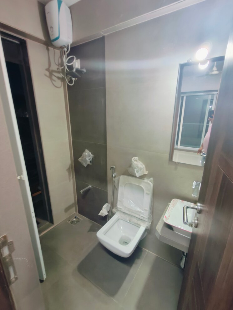 Bathroom, kabra-hyde-park-residency-f5-building-phase 1 Bedroom 430 Sq.Ft. Apartment In Manpada Thane 8049224