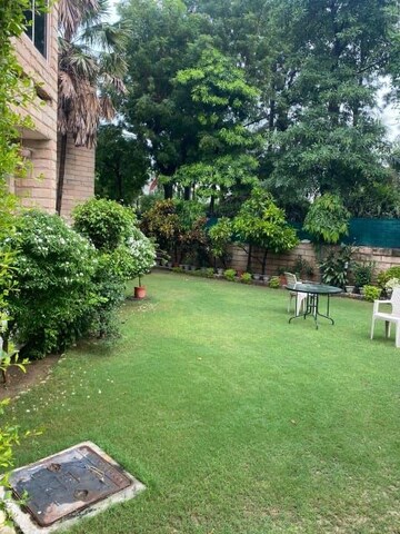 1 RK Builder Floor – Garden View at Pushp Vihar - for Rent