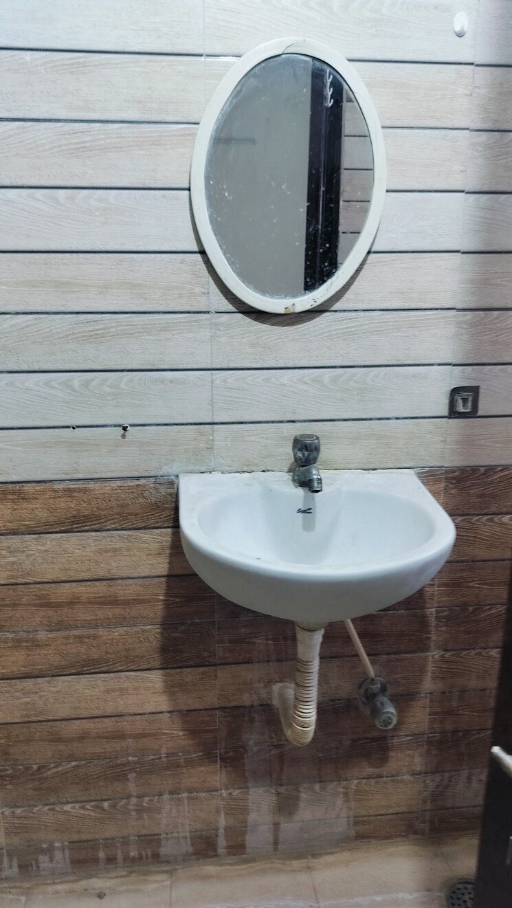 Bathroom, banjara hills 2 Bedroom 1375 Sq.Ft. Apartment In Banjara Hills Hyderabad 8049297