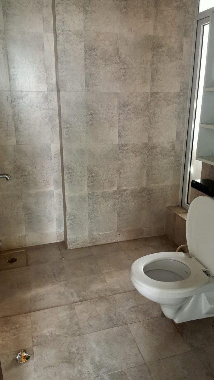 Bathroom, mahagun-mirabella 3 Bedroom 1880 Sq.Ft. Apartment In Sector 79 Noida 8049330
