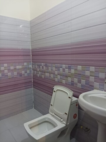 Bathroom in 3 BHK Builder Floor at Guru Nanak Enclave, Dhakoli Village – for Sale