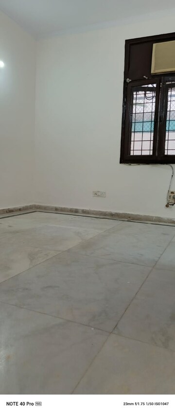 Master Bedroom in 3 BHK Builder Floor at Ardee City, Sector 52 – for Rent