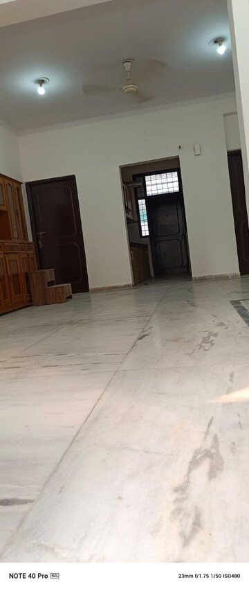 Master Bedroom in 3 BHK Builder Floor at Ardee City, Sector 52 – for Rent