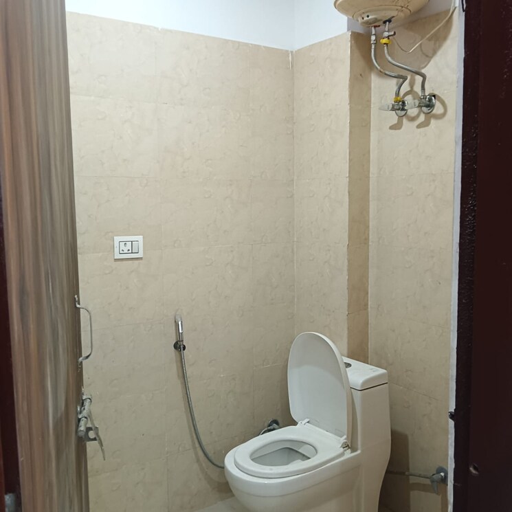 Attached Bathroom, freedom fighters enclave 1 Bedroom 450 Sq.Ft. Apartment In Freedom Fighters Enclave Delhi 8049428