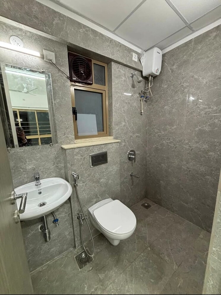 Bathroom, sheth-vasant-blossom 2 Bedroom 707 Sq.Ft. Apartment In Marol Mumbai 8049414