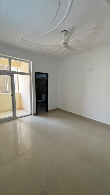Room in 3 BHK Apartment at Express Zenith, Sector 77 – for Rent