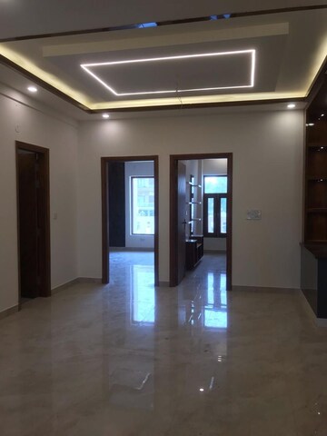 Room in 3 BHK Builder Floor at Sector 85 – for Rent