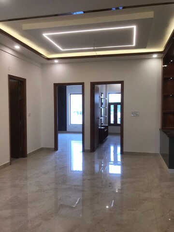 Room in 3 BHK Builder Floor at Sector 85 – for Rent