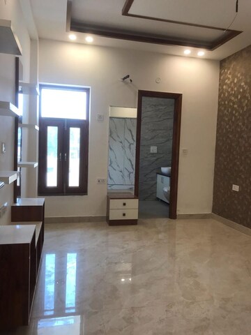 Room in 3 BHK Builder Floor at Sector 85 – for Rent