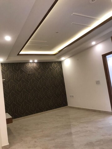 Room in 3 BHK Builder Floor at Sector 85 – for Rent