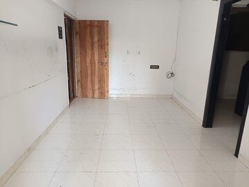 Room in 2 BHK Apartment at Laxmi Paradise, Mira Road – for Rent