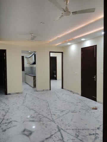 Room in 3 BHK Builder Floor at Sector 16 – for Rent