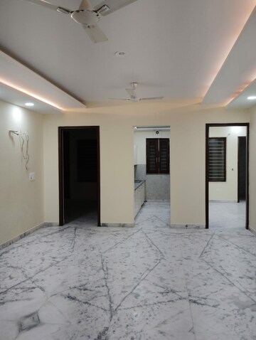 Room in 3 BHK Builder Floor at Sector 16 – for Rent