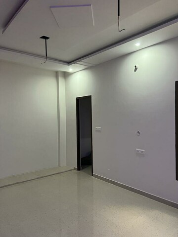 Room in 2 BHK Independent House at Aliganj – for Rent