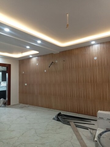 Parking in 2 BHK Builder Floor at Sector 16 – for Rent