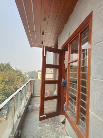 Staircase in 2 BHK Builder Floor at Sector 16 – for Rent