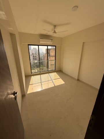 Room in 2 BHK Apartment at Sindhi Society, Chembur – for Rent