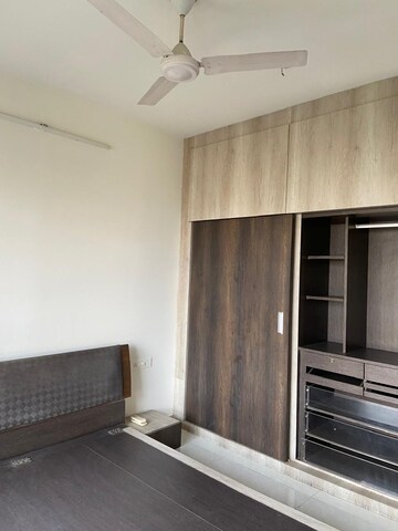 Room in 2.5 BHK Apartment at Wadhwa Atmosphere O2, Mulund West – for Sale