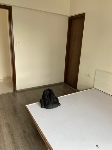 Room in 2.5 BHK Apartment at Wadhwa Atmosphere O2, Mulund West – for Sale