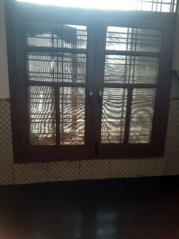 Room in 2 BHK Apartment at Gomti Nagar – for Rent