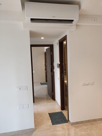 Furnished Amenities in 1 BHK Apartment at Hiranandani Regent Hill, Powai – for Rent