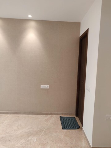 Room in 1 BHK Apartment at Hiranandani Regent Hill, Powai – for Rent